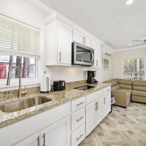 Villa Jellystone Park Birchwood Acres Greenfield Park Esterno foto