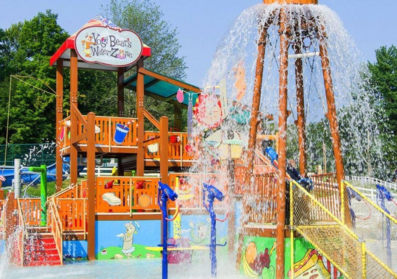 Villa Jellystone Park Birchwood Acres Greenfield Park Esterno foto